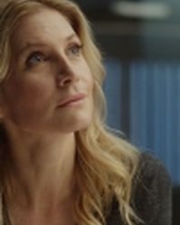 hq_v_season_2_poster_elizabeth_mitchell.jpg